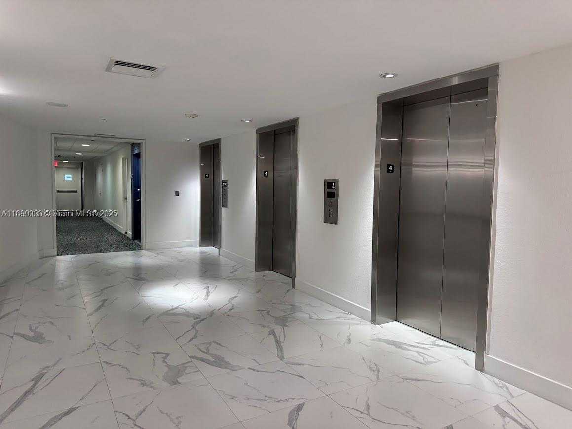 Small Image of 1000 WEST AVENUE #422, Miami Beach Number 6