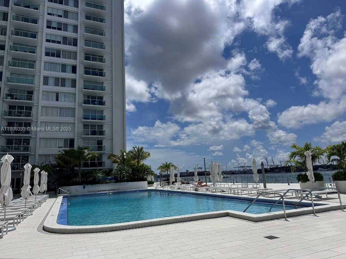 Small Image of 1000 WEST AVENUE #422, Miami Beach Number 9