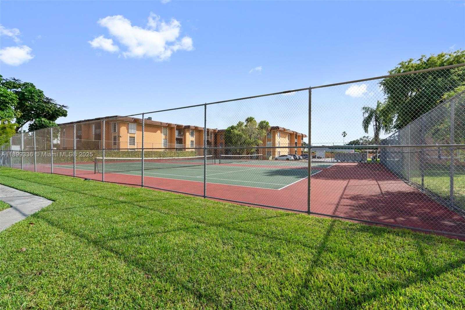 Small Image of 9405 SOUTH WEST 76TH ST #Y11, Miami Number 47