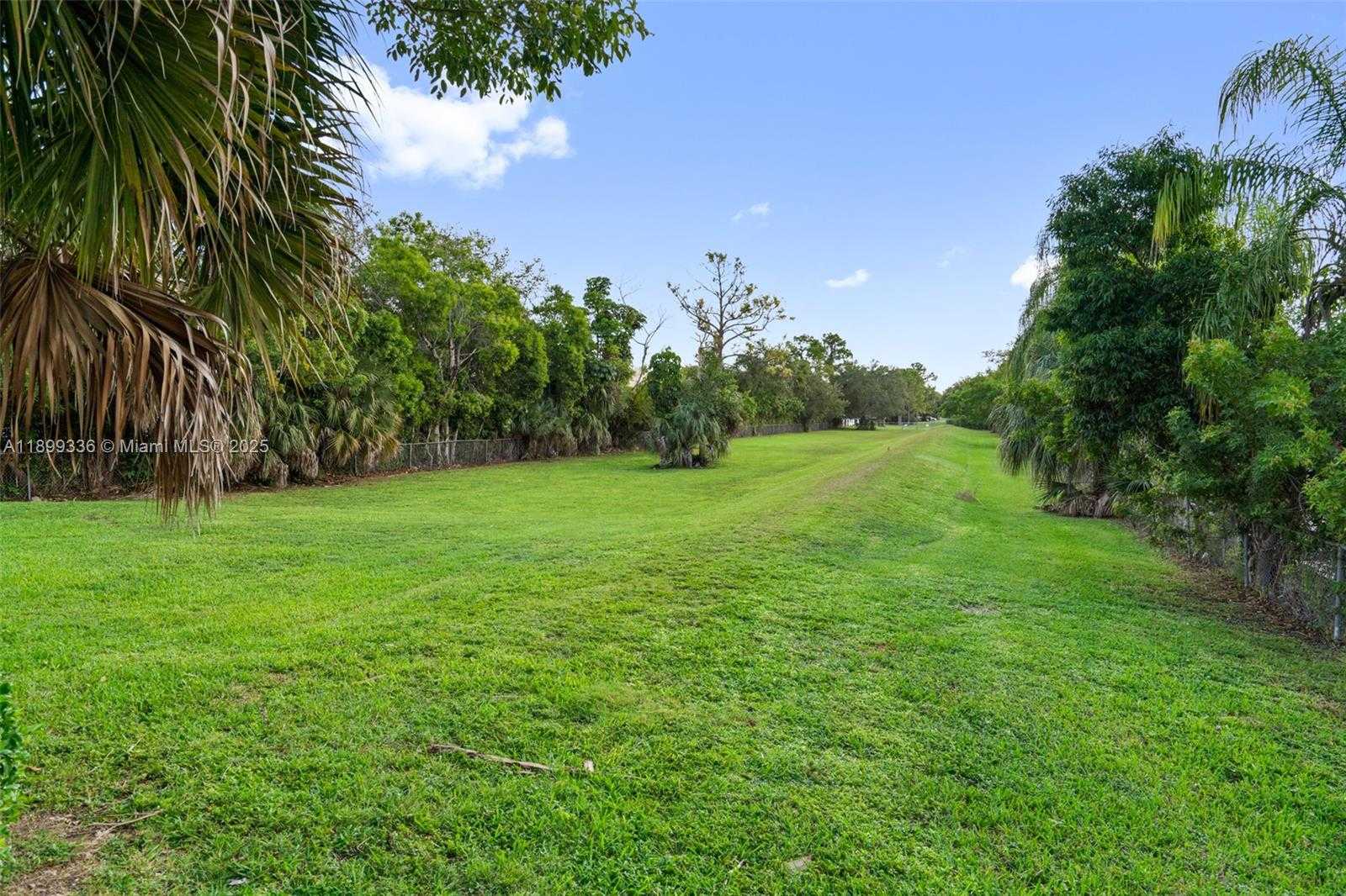 Small Image of 9405 SOUTH WEST 76TH ST #Y11, Miami Number 49