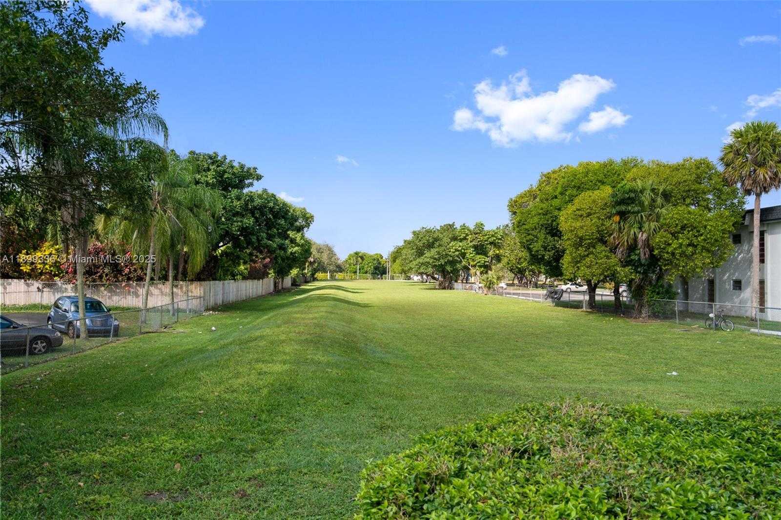 Small Image of 9405 SOUTH WEST 76TH ST #Y11, Miami Number 61