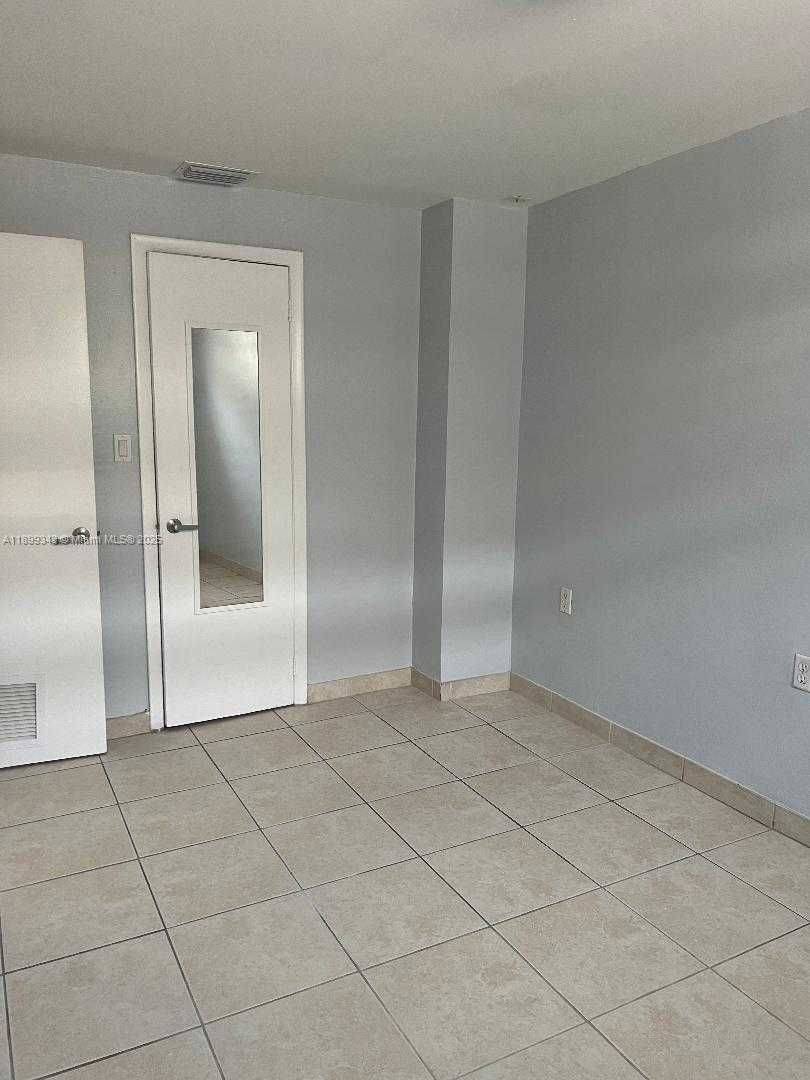 Small Image of 1300 LINCOLN RD #A101, Miami Beach Number 15