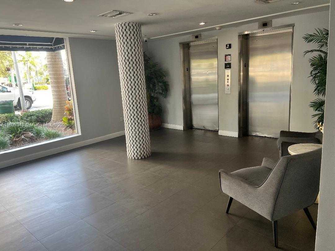 Small Image of 1300 LINCOLN RD #A101, Miami Beach Number 5