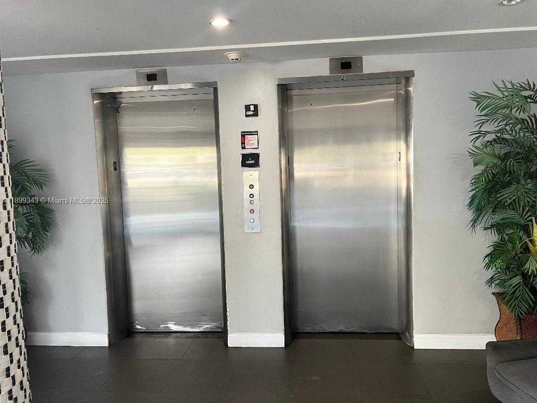 Small Image of 1300 LINCOLN RD #A101, Miami Beach Number 7