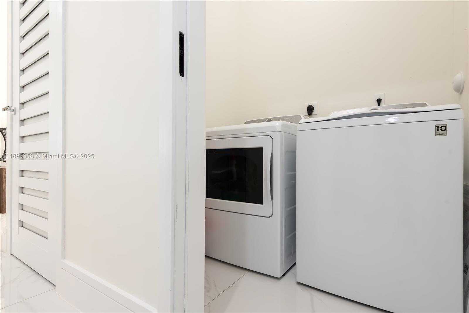 Small Image of 17320 SOUTH WEST 92ND CT, Palmetto Bay Number 28