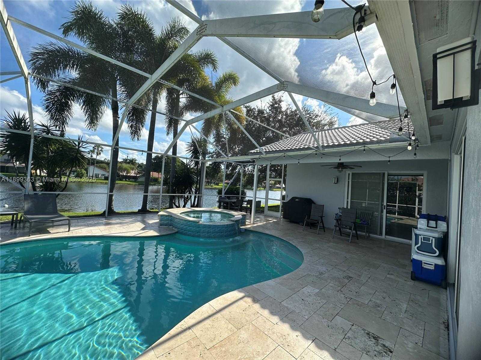 Small Image of 1888 WATER RIDGE DR #1888, Weston Number 11
