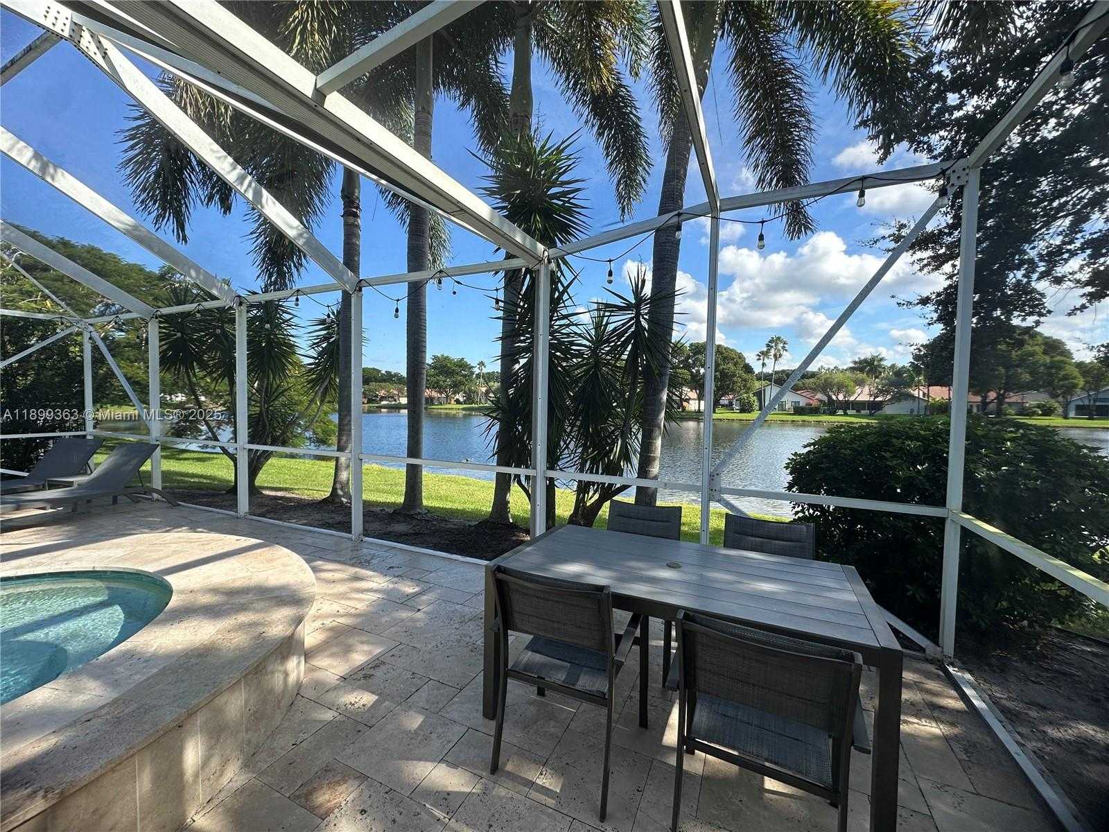 Small Image of 1888 WATER RIDGE DR #1888, Weston Number 14