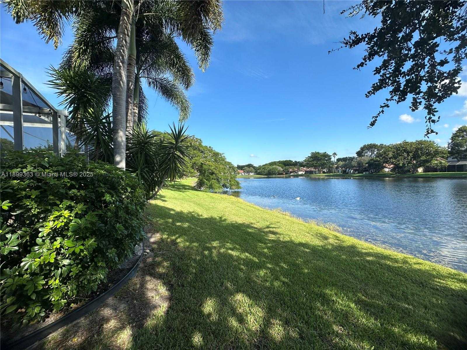 Small Image of 1888 WATER RIDGE DR #1888, Weston Number 15