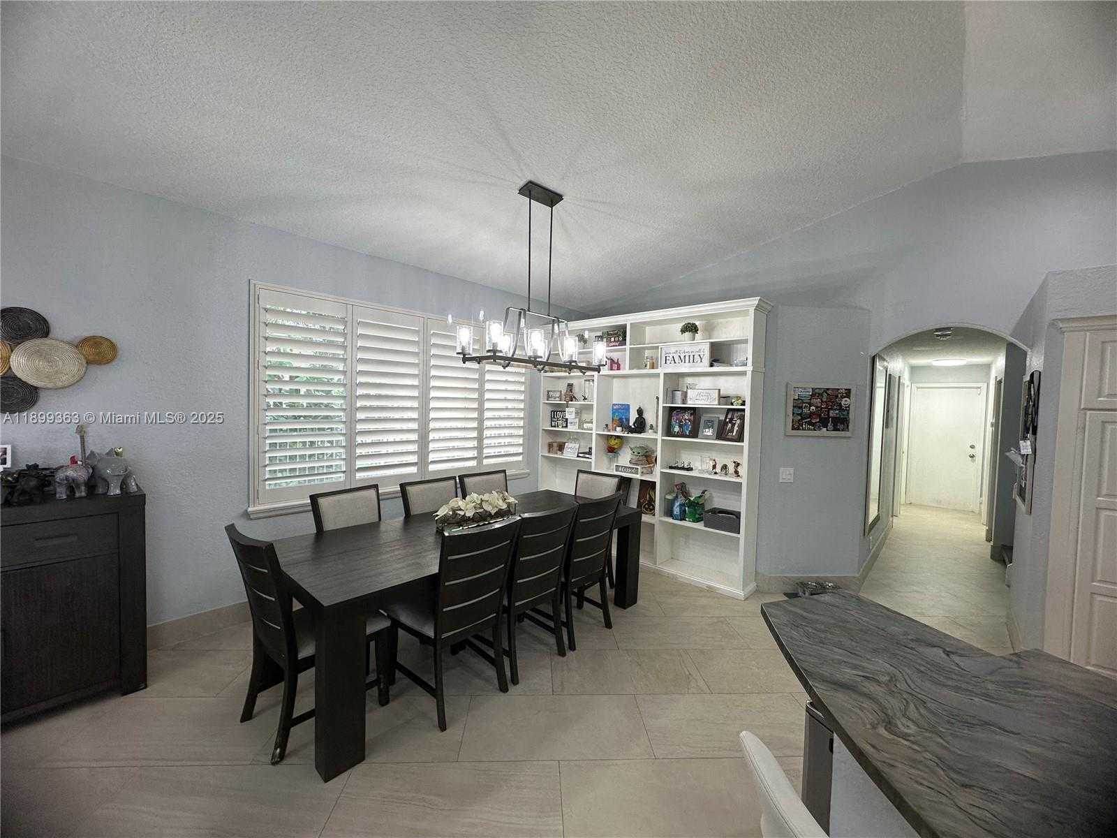 Small Image of 1888 WATER RIDGE DR #1888, Weston Number 18