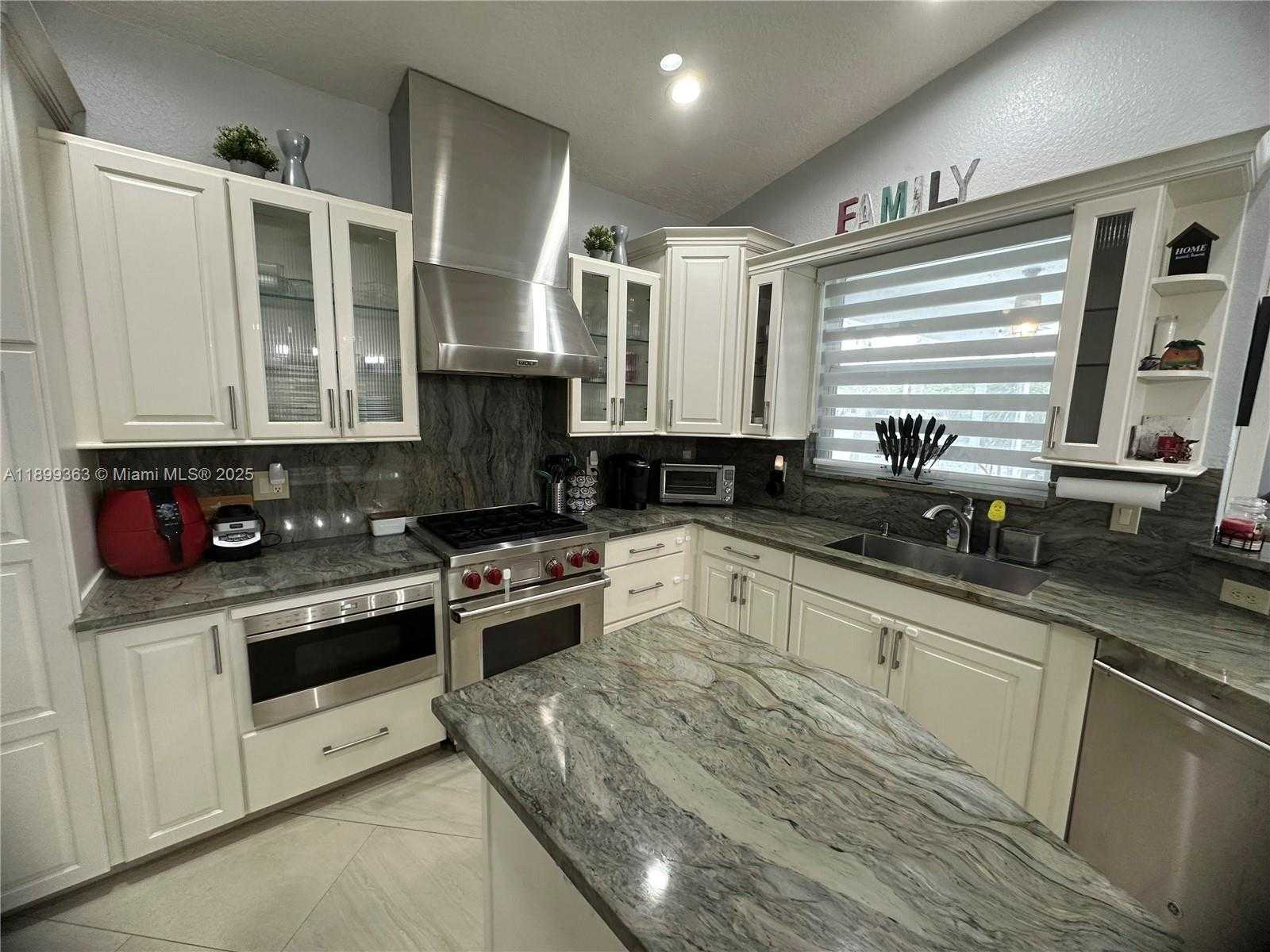 Small Image of 1888 WATER RIDGE DR #1888, Weston Number 21