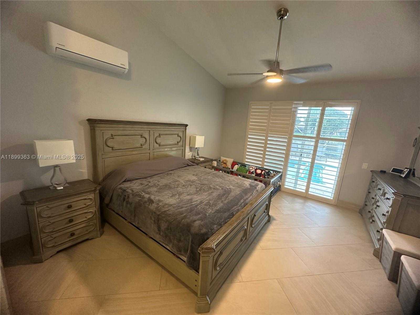 Small Image of 1888 WATER RIDGE DR #1888, Weston Number 22