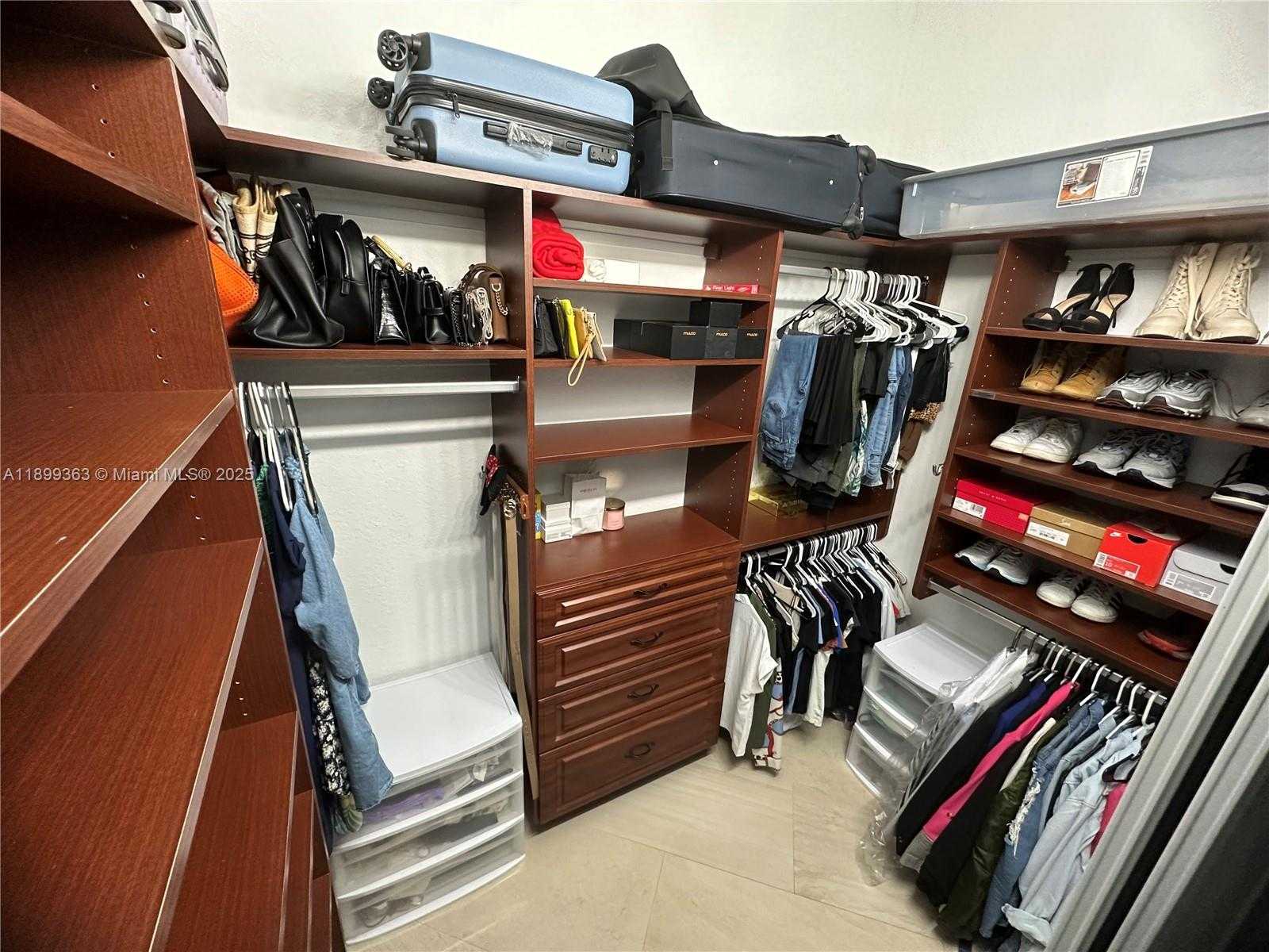 Small Image of 1888 WATER RIDGE DR #1888, Weston Number 25