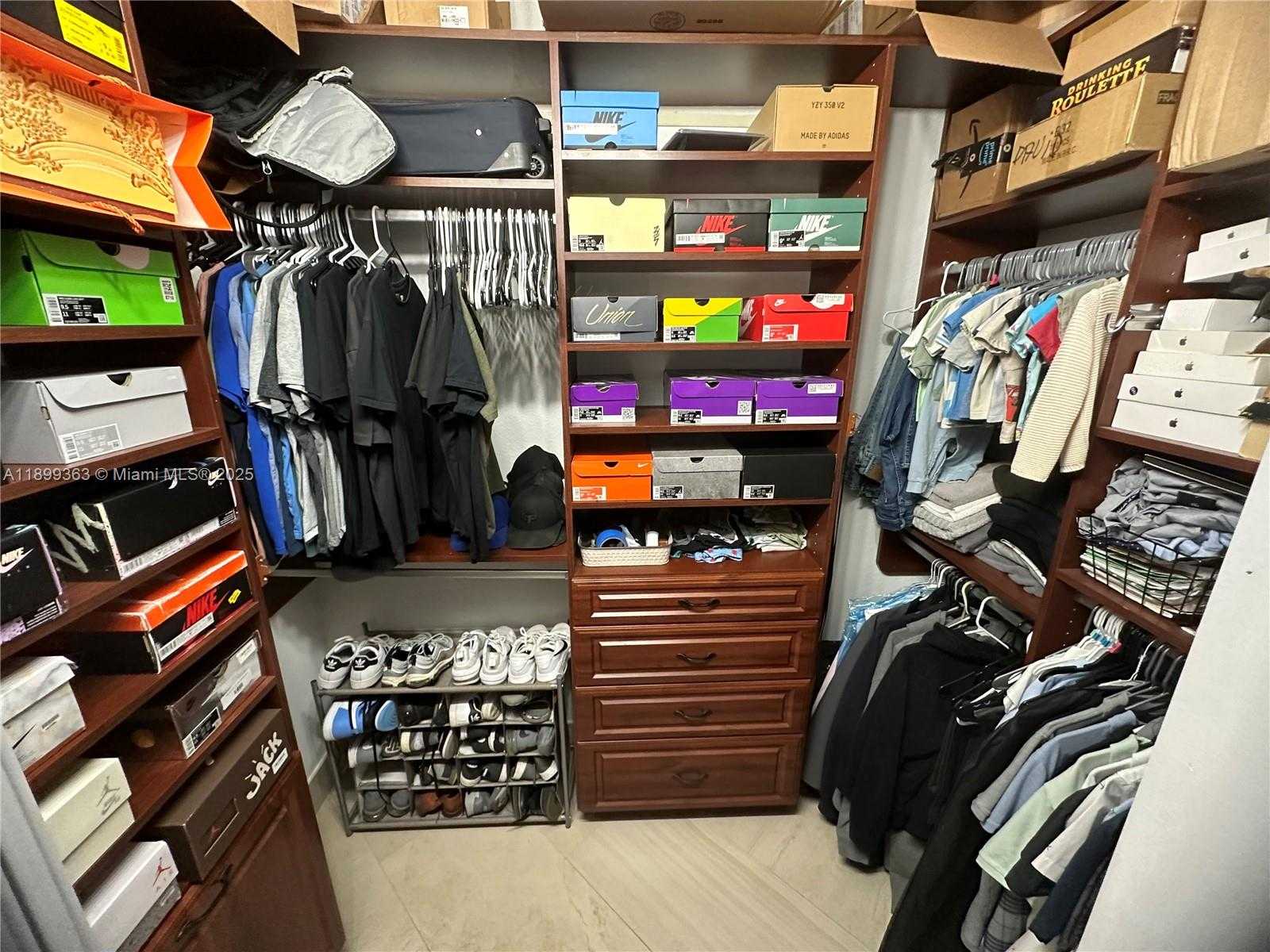 Small Image of 1888 WATER RIDGE DR #1888, Weston Number 26