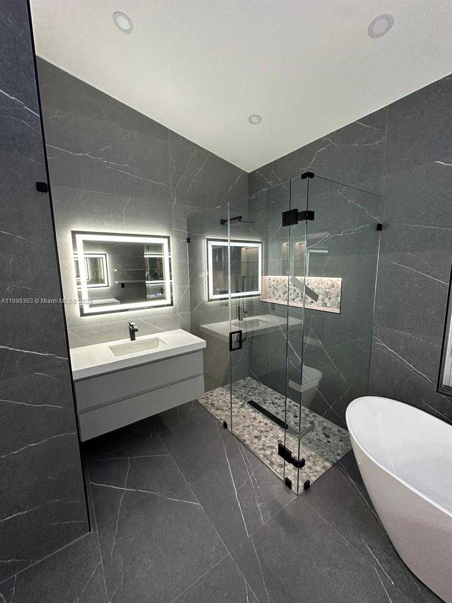 Small Image of 1888 WATER RIDGE DR #1888, Weston Number 28
