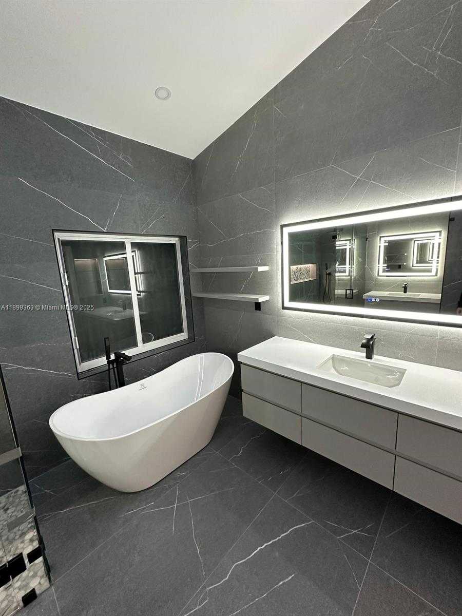 Small Image of 1888 WATER RIDGE DR #1888, Weston Number 31