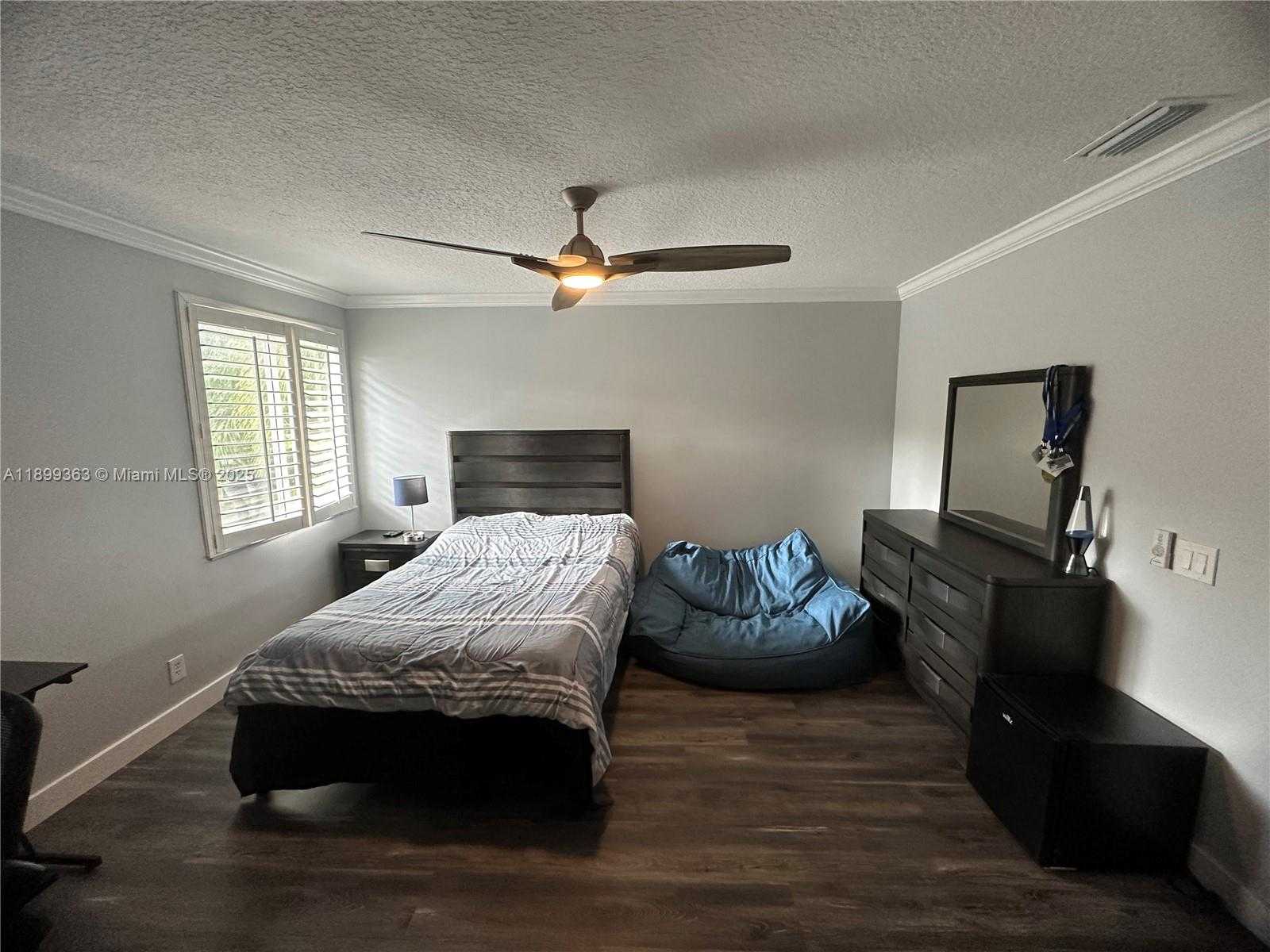 Small Image of 1888 WATER RIDGE DR #1888, Weston Number 34
