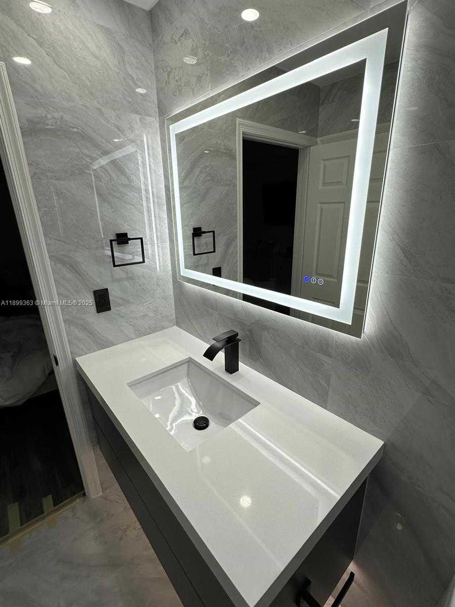 Small Image of 1888 WATER RIDGE DR #1888, Weston Number 38