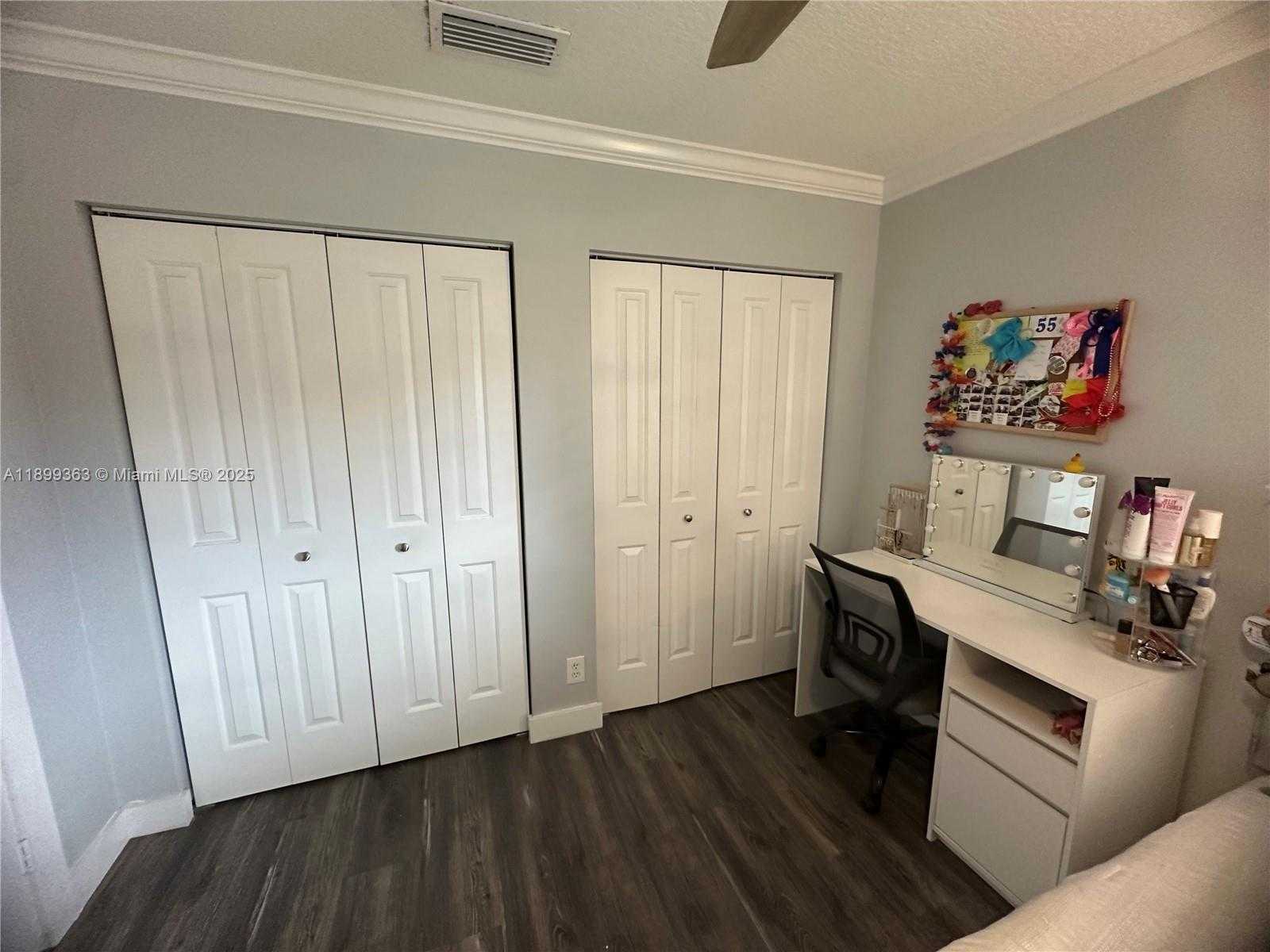 Small Image of 1888 WATER RIDGE DR #1888, Weston Number 41