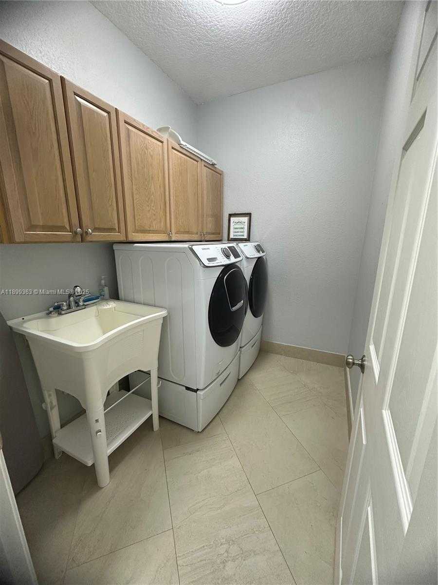 Small Image of 1888 WATER RIDGE DR #1888, Weston Number 43
