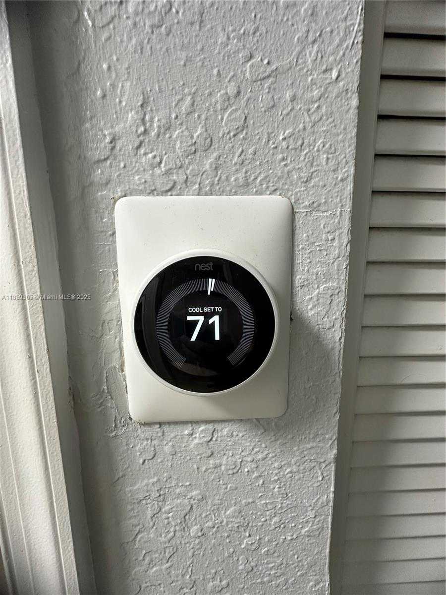 Small Image of 1888 WATER RIDGE DR #1888, Weston Number 44