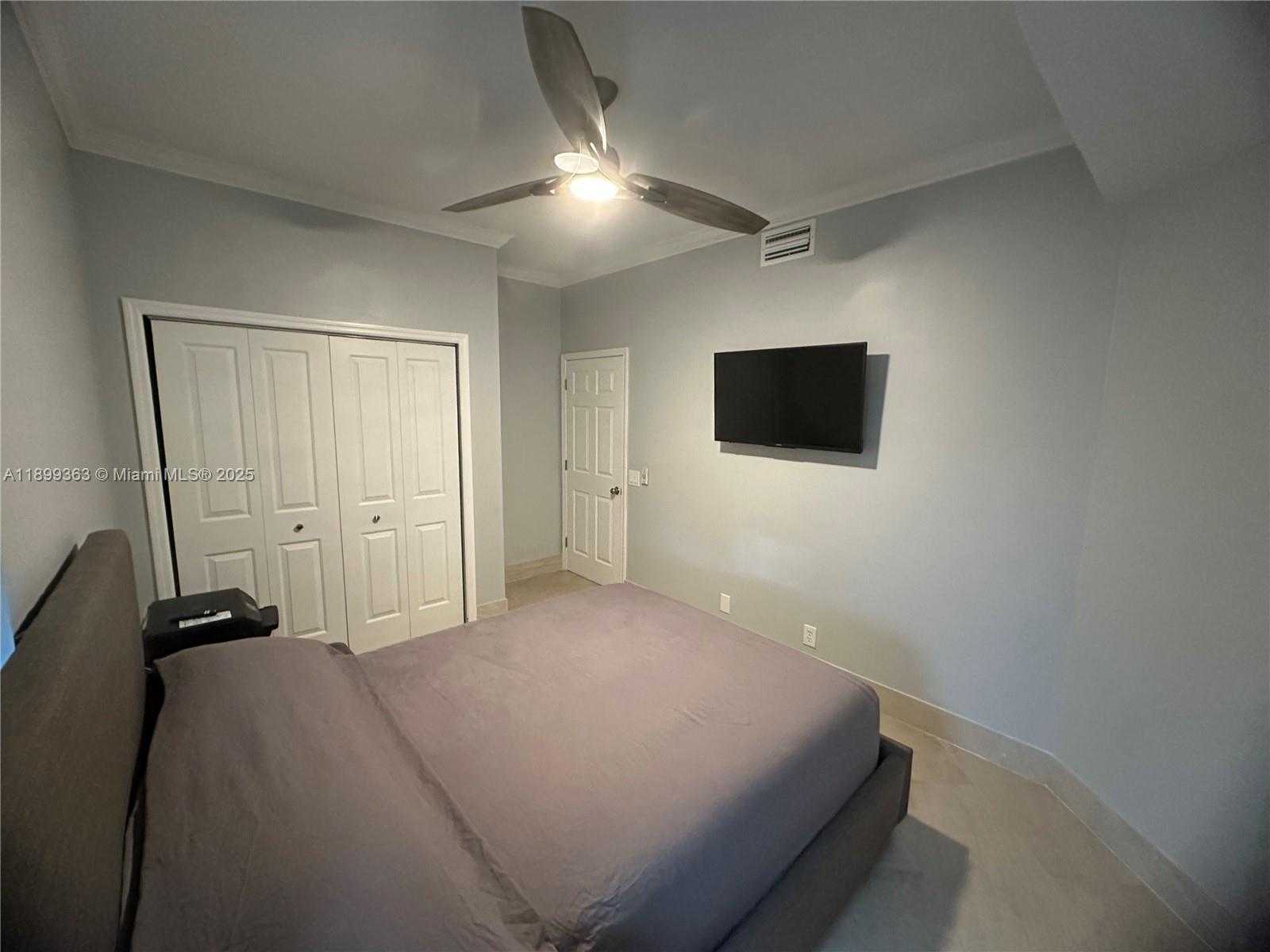Small Image of 1888 WATER RIDGE DR #1888, Weston Number 47
