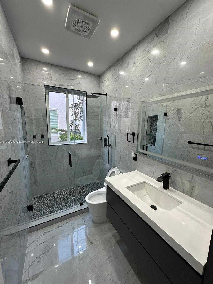 Small Image of 1888 WATER RIDGE DR #1888, Weston Number 48