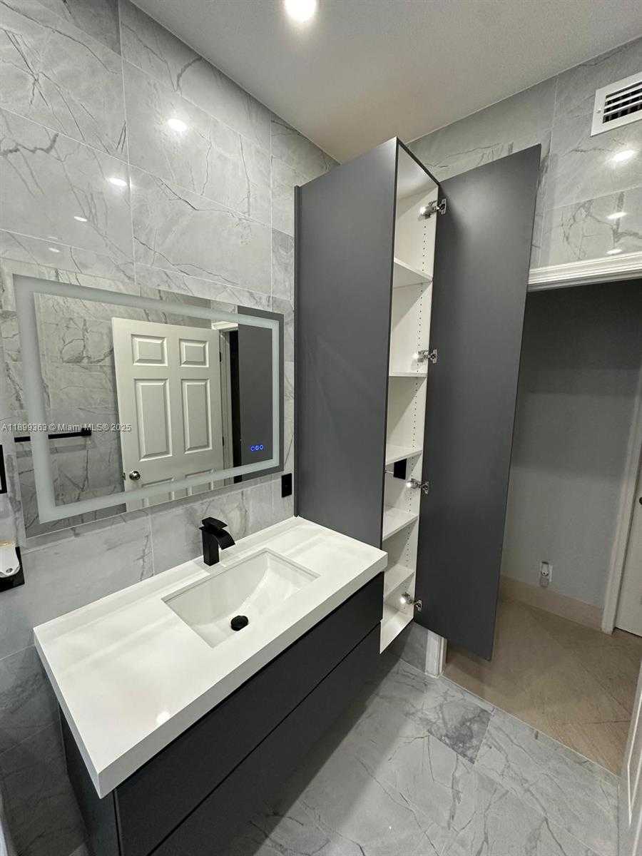 Small Image of 1888 WATER RIDGE DR #1888, Weston Number 50