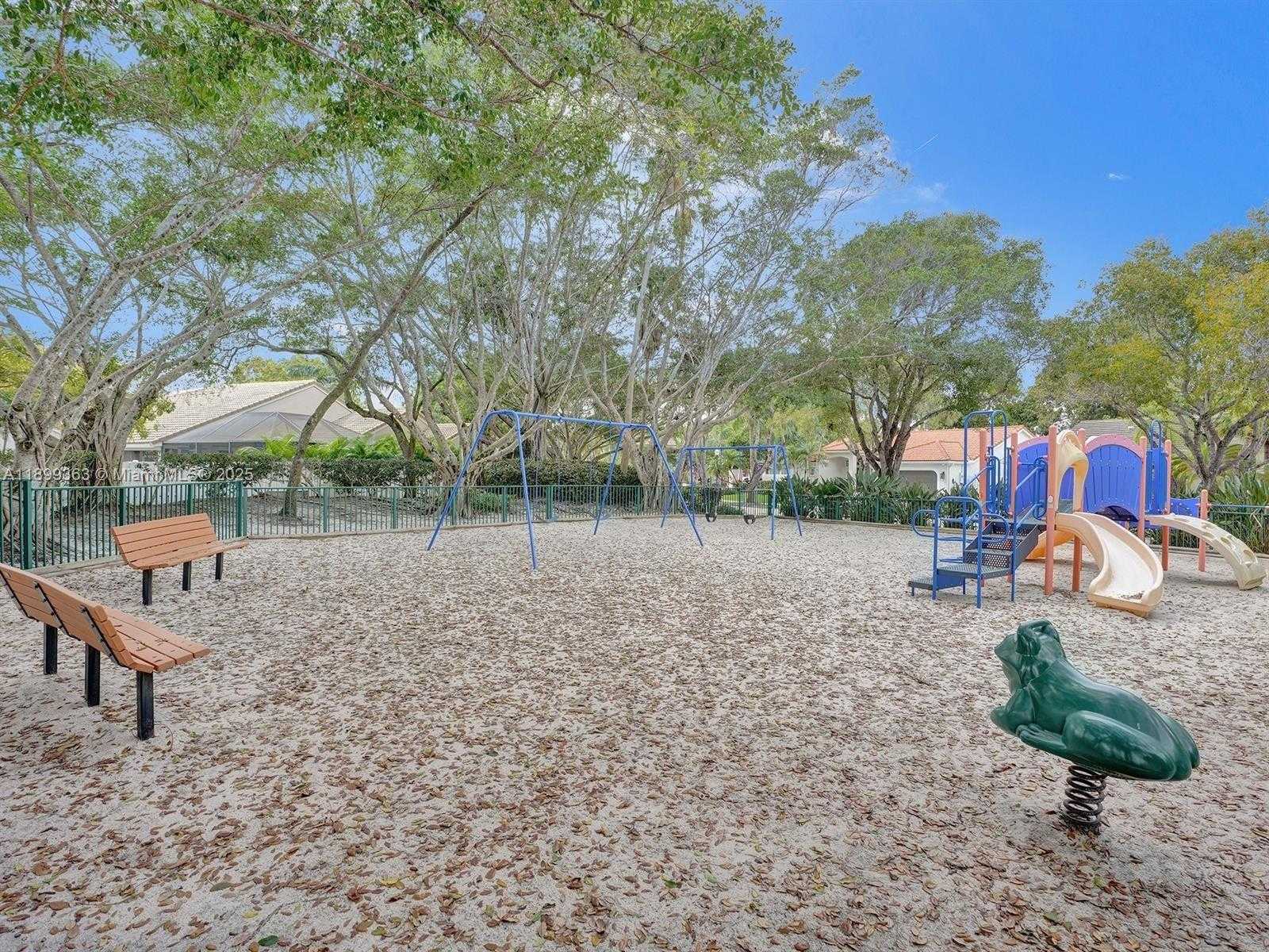 Small Image of 1888 WATER RIDGE DR #1888, Weston Number 54
