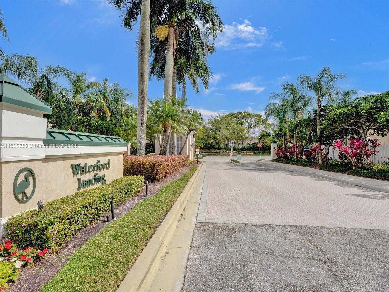 Small Image of 1888 WATER RIDGE DR #1888, Weston Number 55