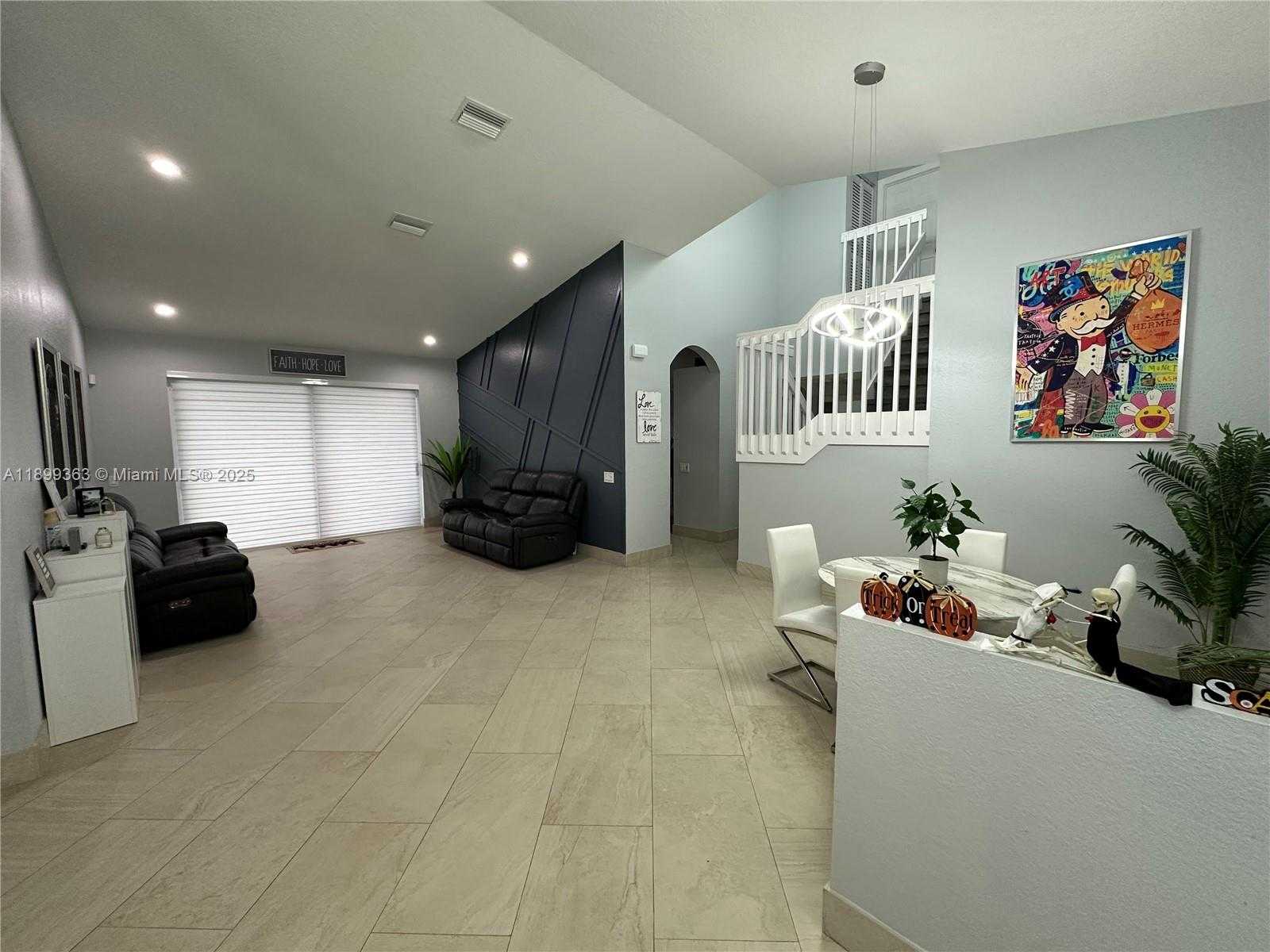 Small Image of 1888 WATER RIDGE DR #1888, Weston Number 6