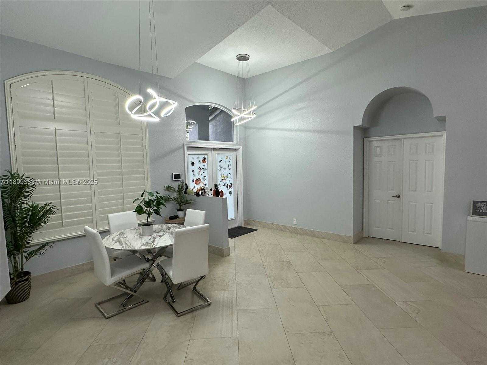 Small Image of 1888 WATER RIDGE DR #1888, Weston Number 7