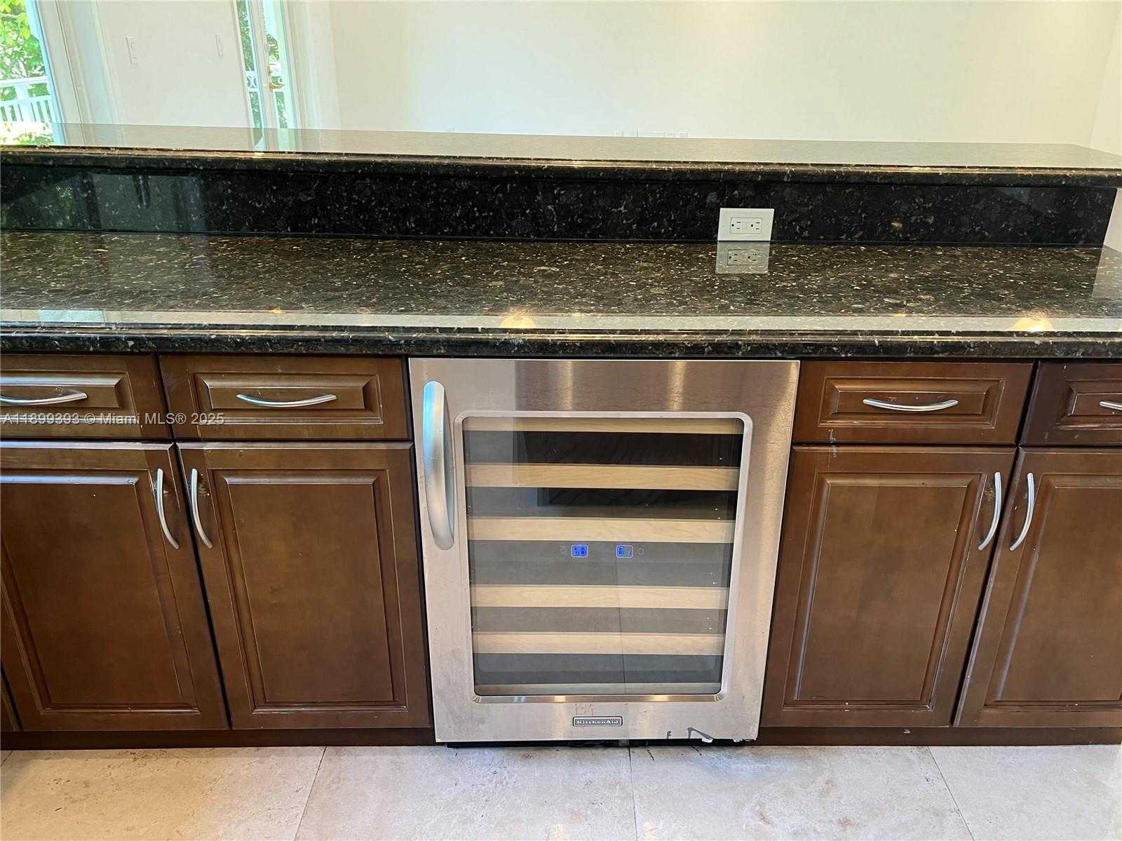 Small Image of 573 SATINWOOD DR, Key Biscayne Number 12