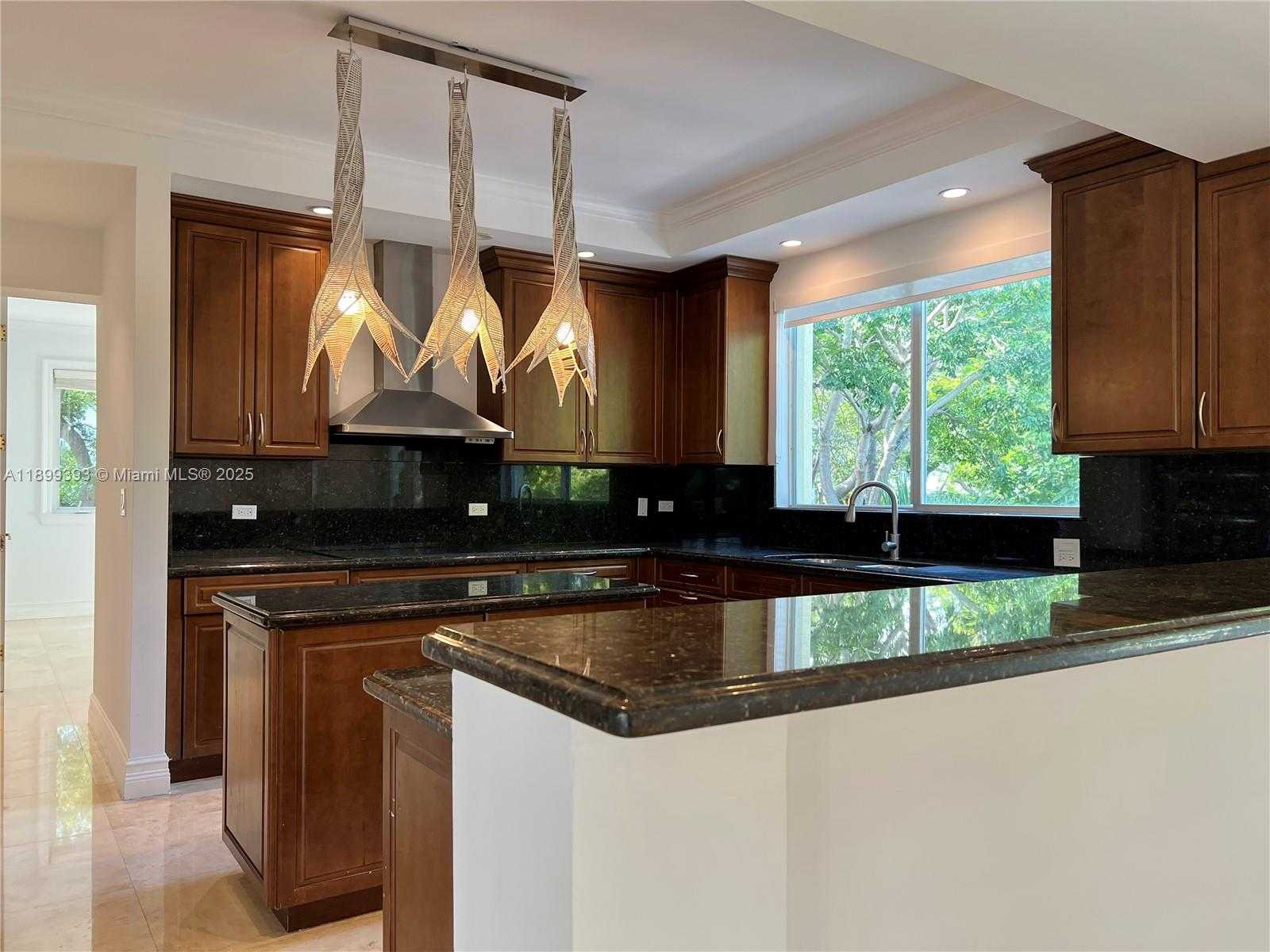 Small Image of 573 SATINWOOD DR, Key Biscayne Number 14