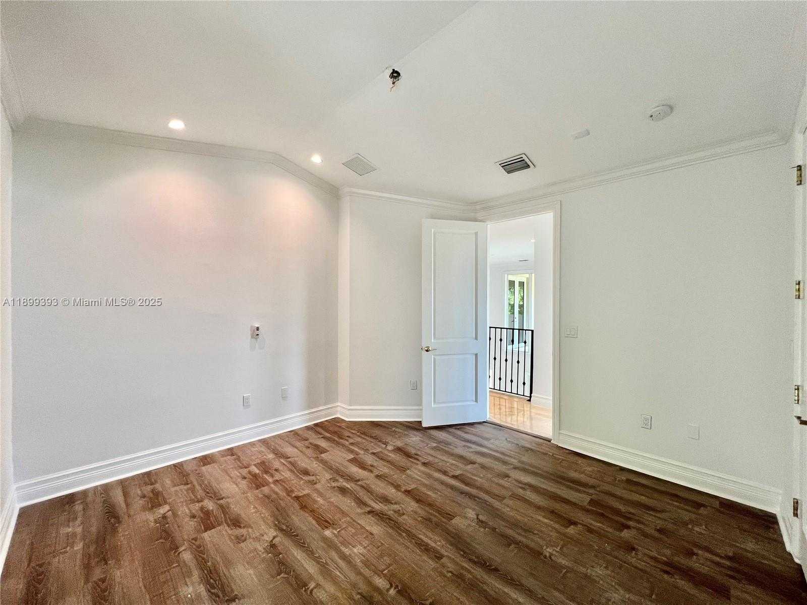 Small Image of 573 SATINWOOD DR, Key Biscayne Number 22