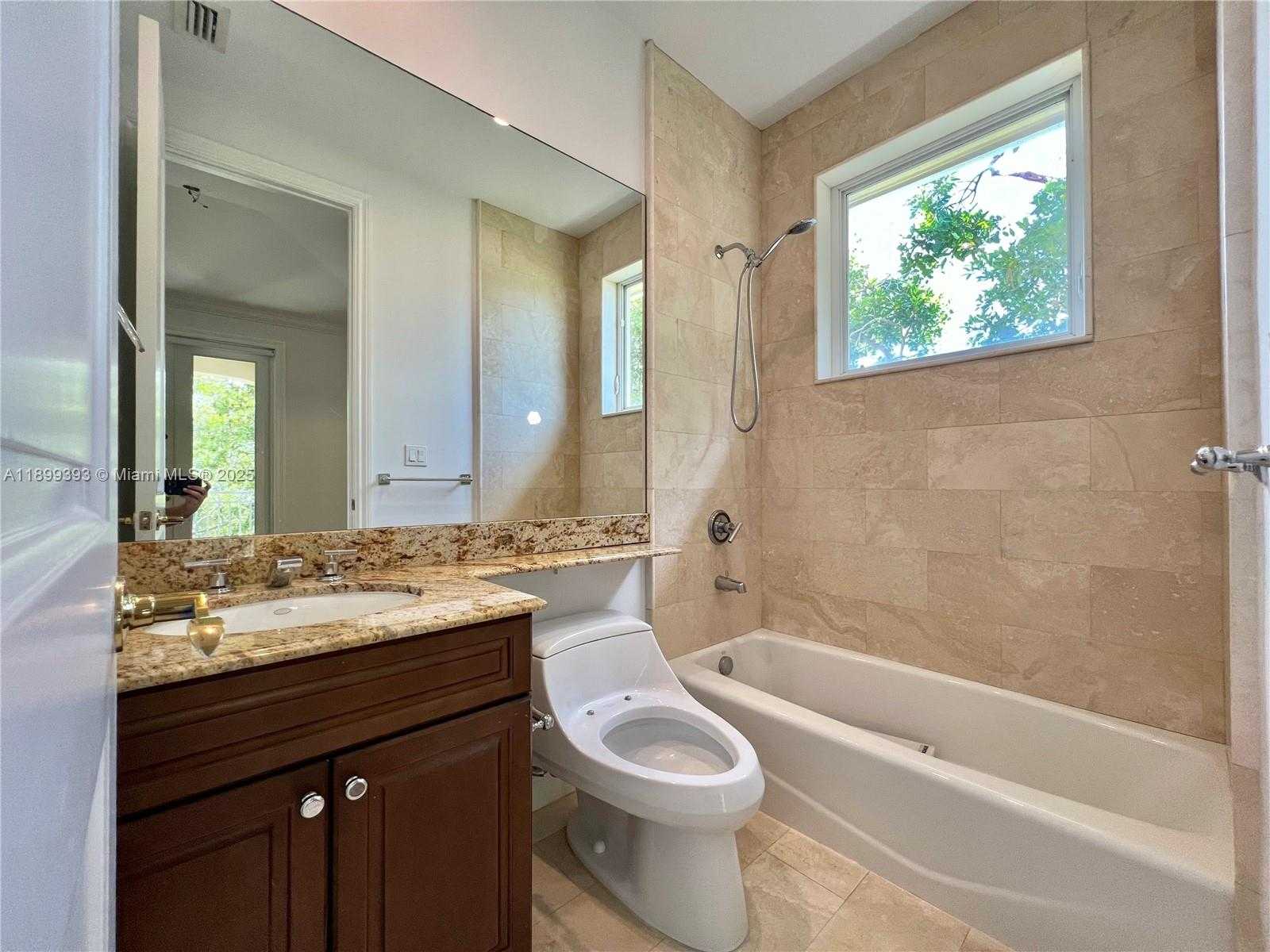 Small Image of 573 SATINWOOD DR, Key Biscayne Number 23