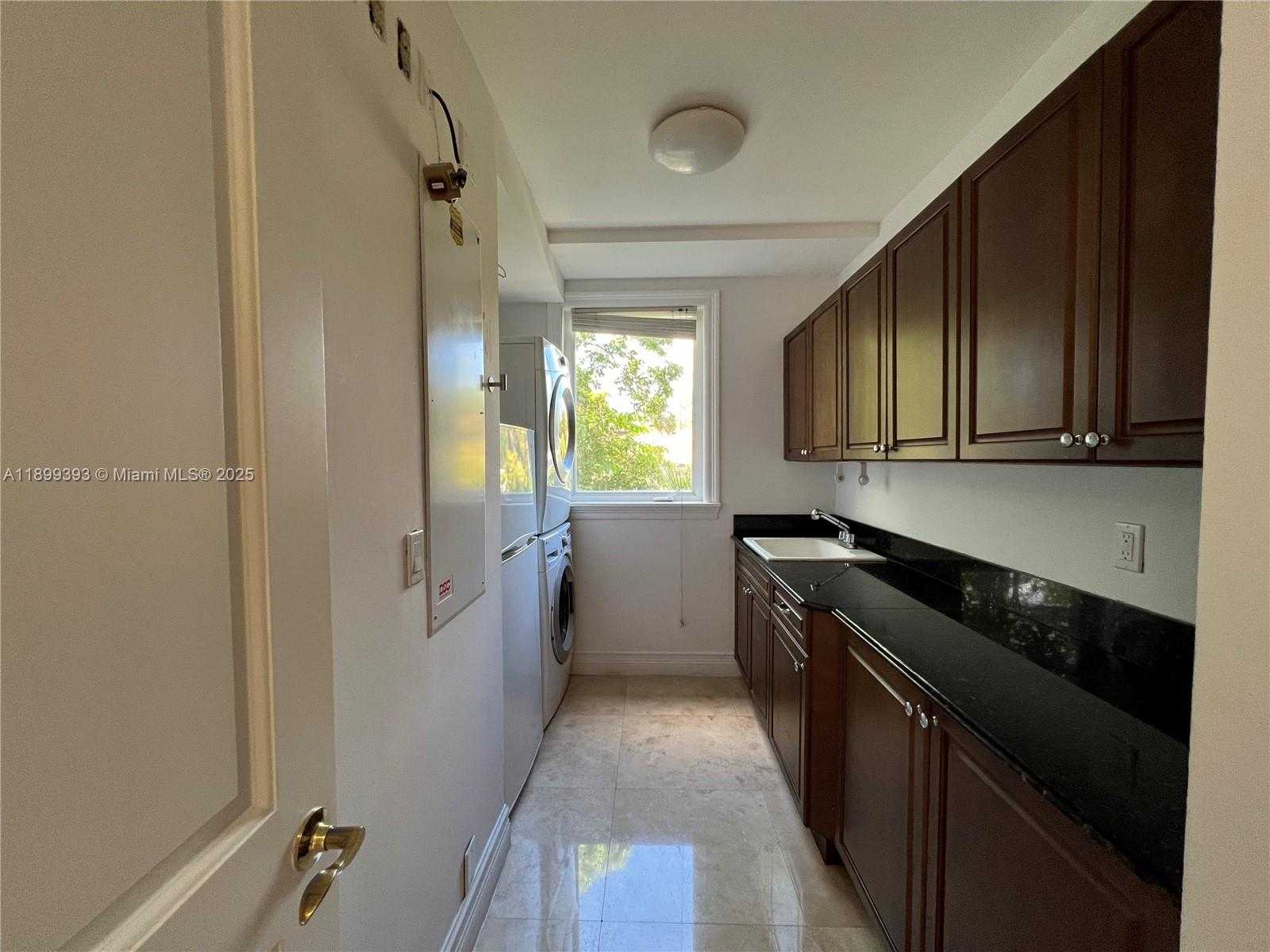 Small Image of 573 SATINWOOD DR, Key Biscayne Number 28