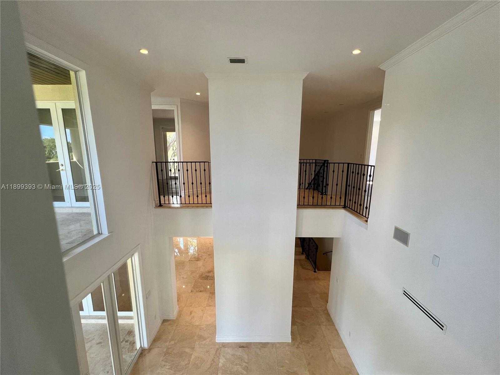 Small Image of 573 SATINWOOD DR, Key Biscayne Number 38