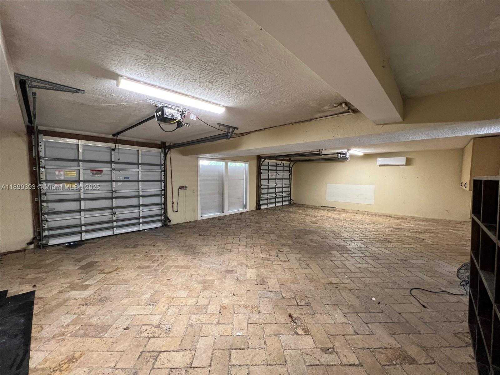 Small Image of 573 SATINWOOD DR, Key Biscayne Number 39