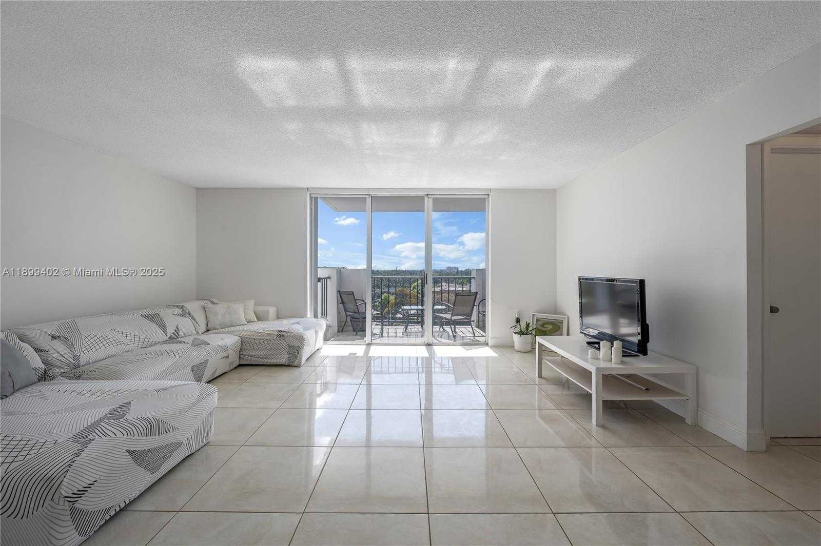 Small Image of 2750 NORTH EAST 183RD ST #804, Aventura Number 1