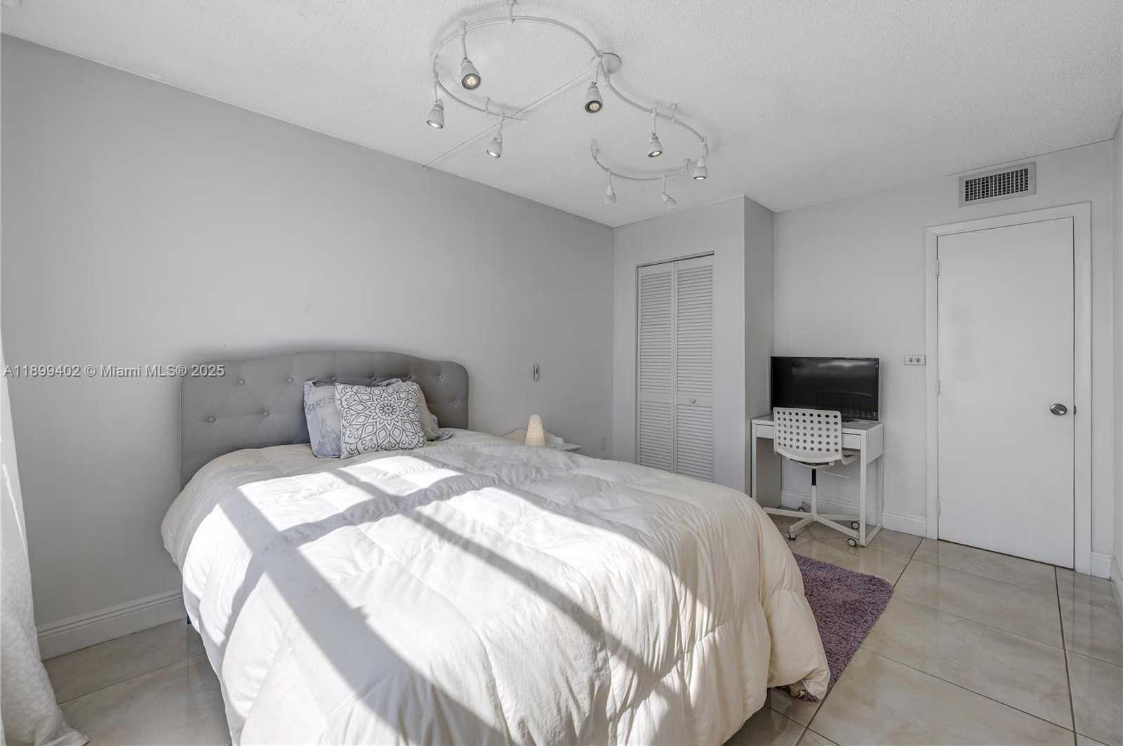 Small Image of 2750 NORTH EAST 183RD ST #804, Aventura Number 10