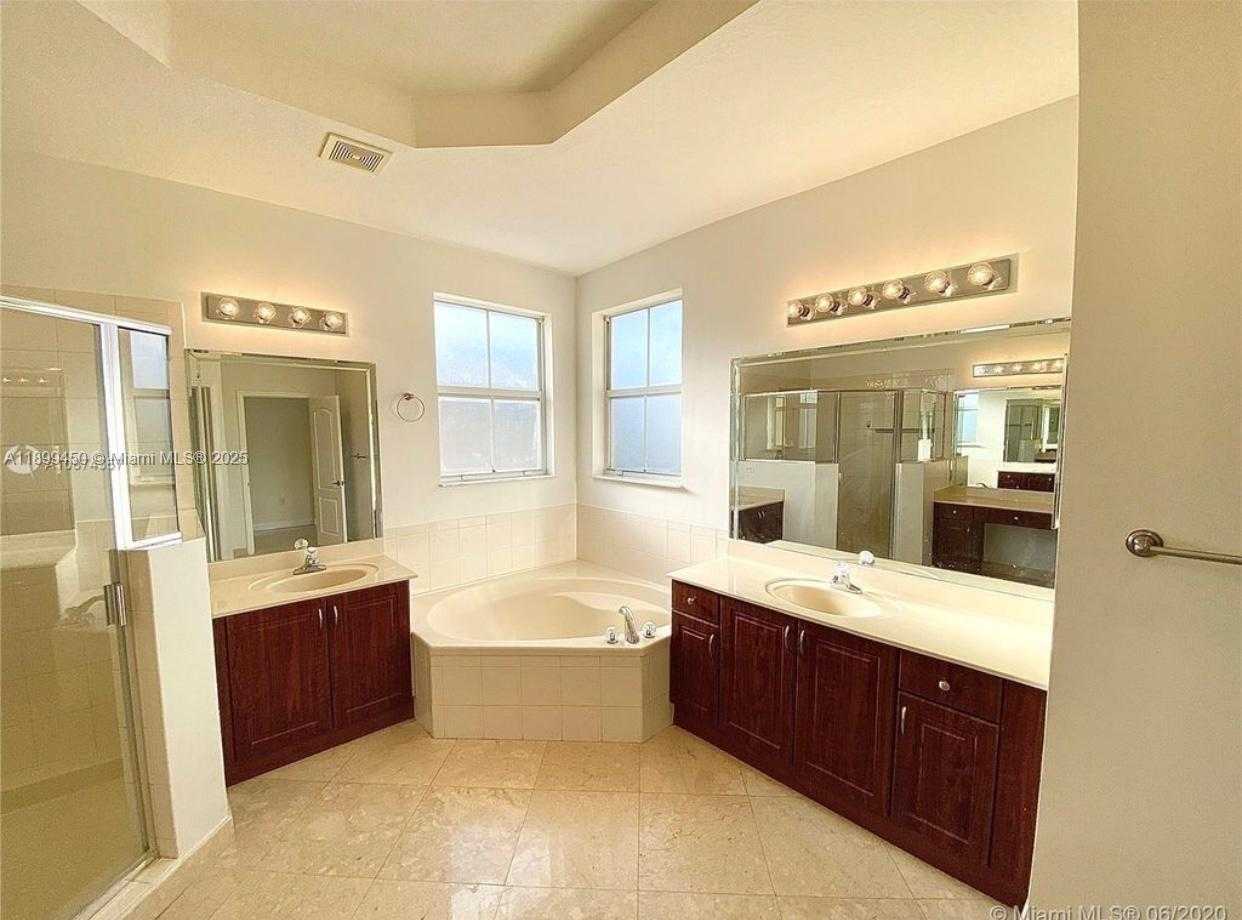 Small Image of 11350 NORTH WEST 82ND TER, Doral Number 13