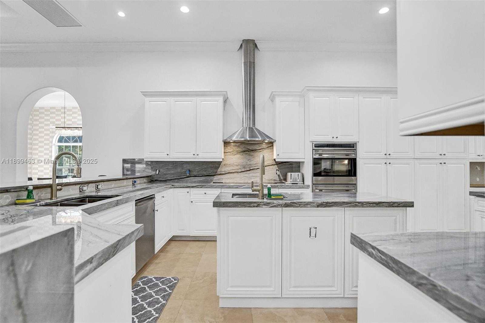 Small Image of 13751 PINE MEADOW CT, Davie Number 11