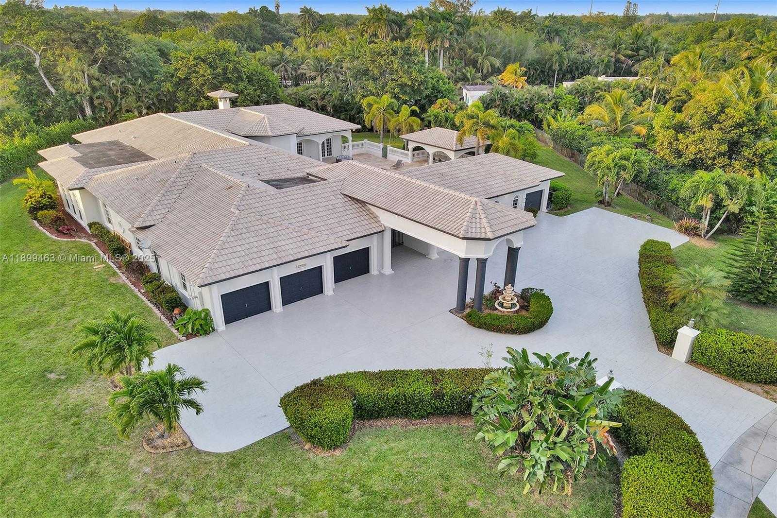 Small Image of 13751 PINE MEADOW CT, Davie Number 13