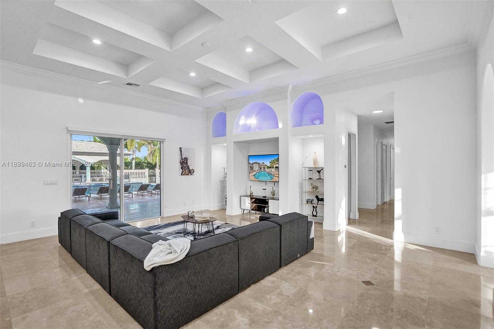 Small Image of 13751 PINE MEADOW CT, Davie Number 31