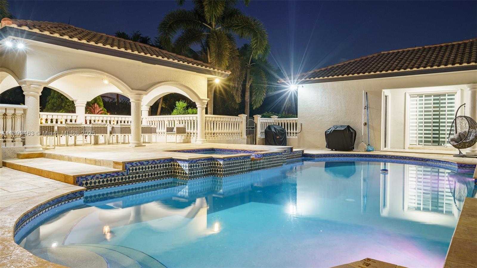 Small Image of 13751 PINE MEADOW CT, Davie Number 5
