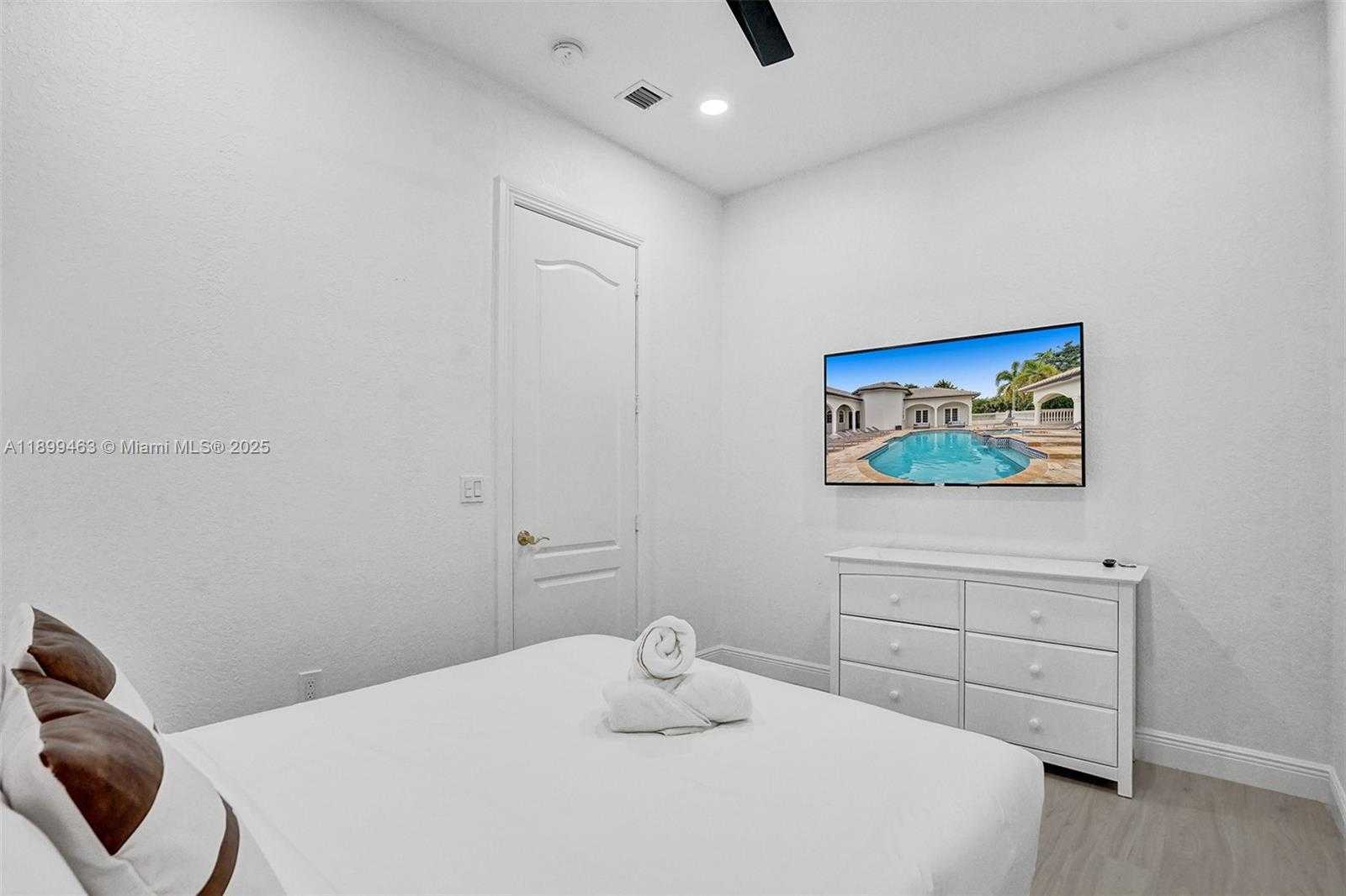 Small Image of 13751 PINE MEADOW CT, Davie Number 55