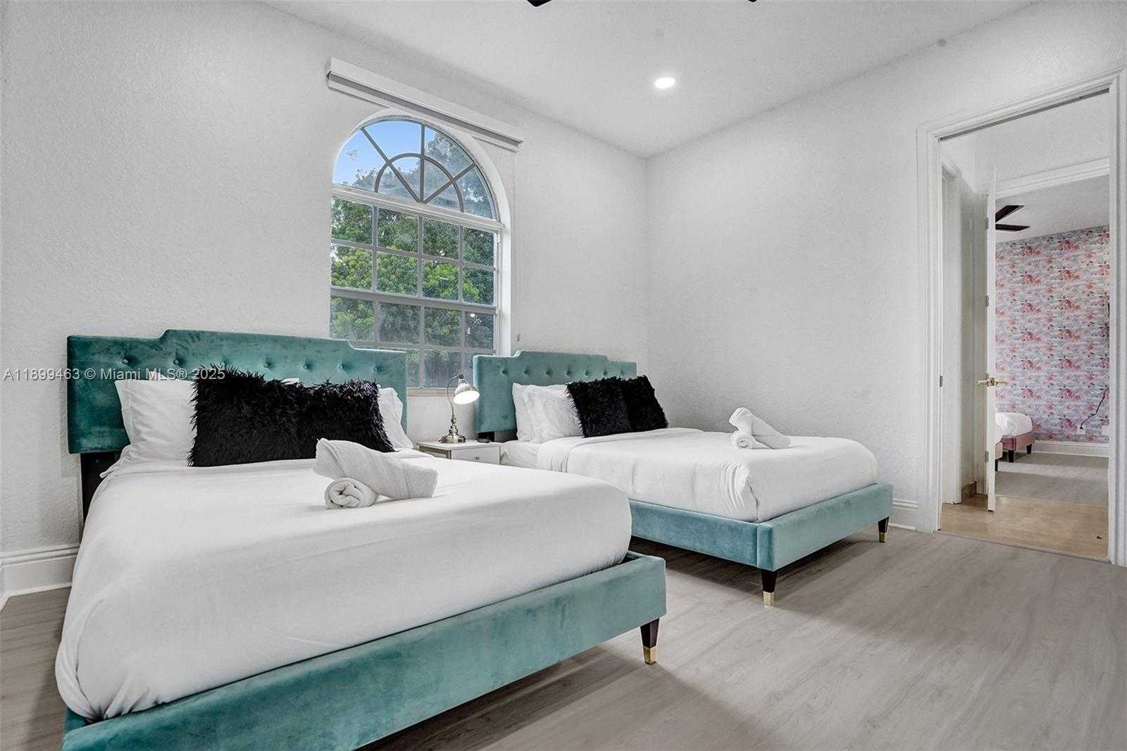 Small Image of 13751 PINE MEADOW CT, Davie Number 56