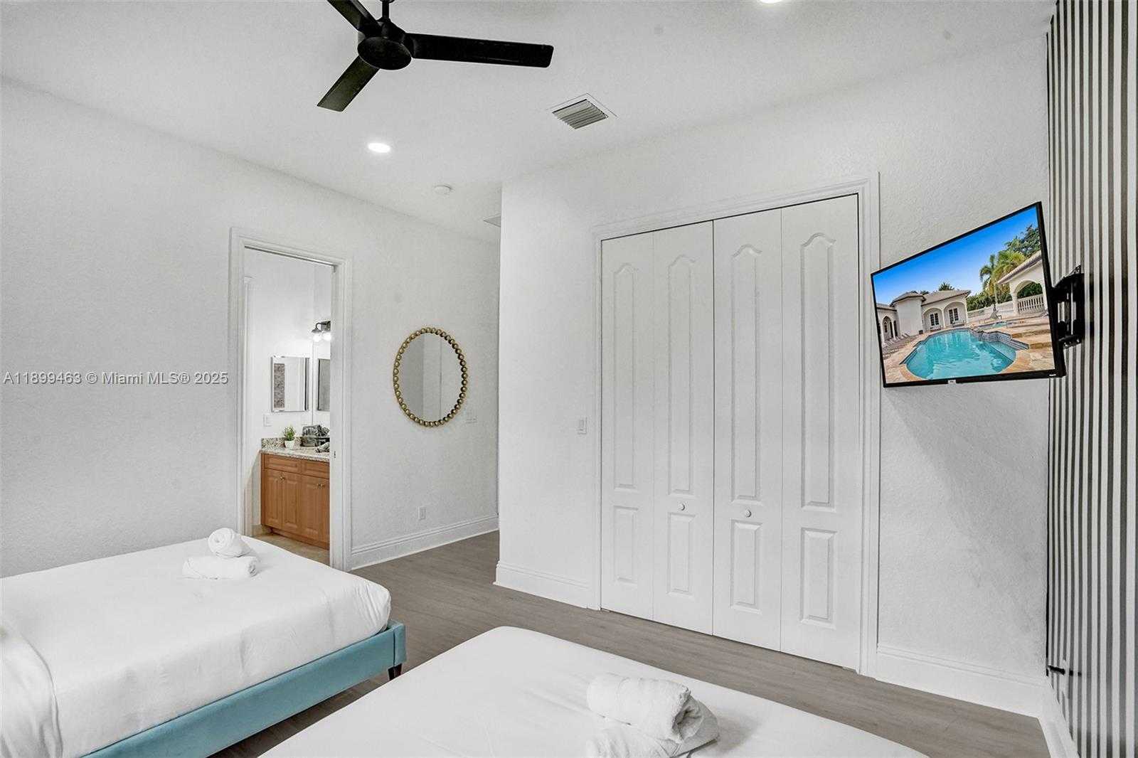 Small Image of 13751 PINE MEADOW CT, Davie Number 57