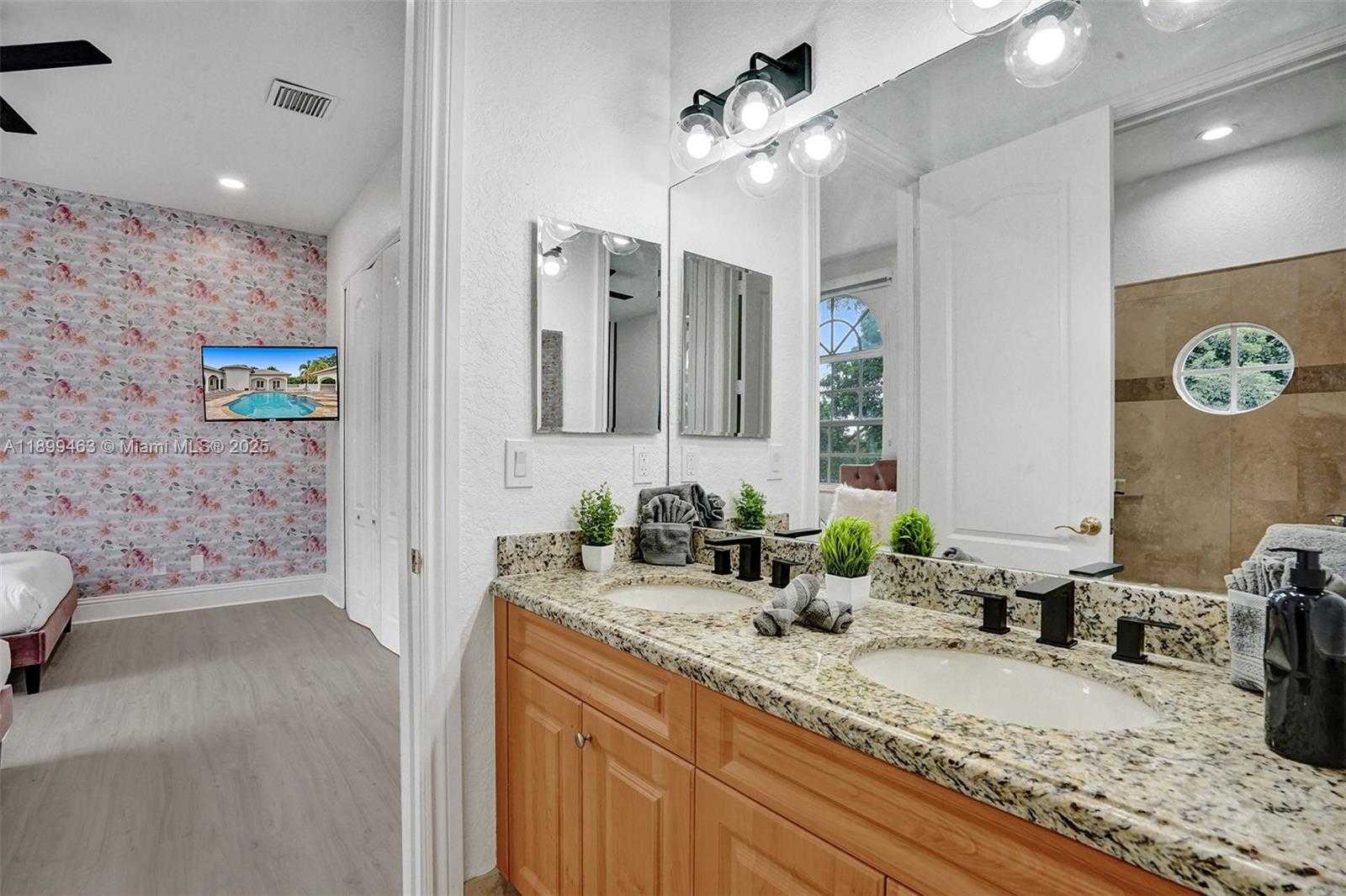 Small Image of 13751 PINE MEADOW CT, Davie Number 60