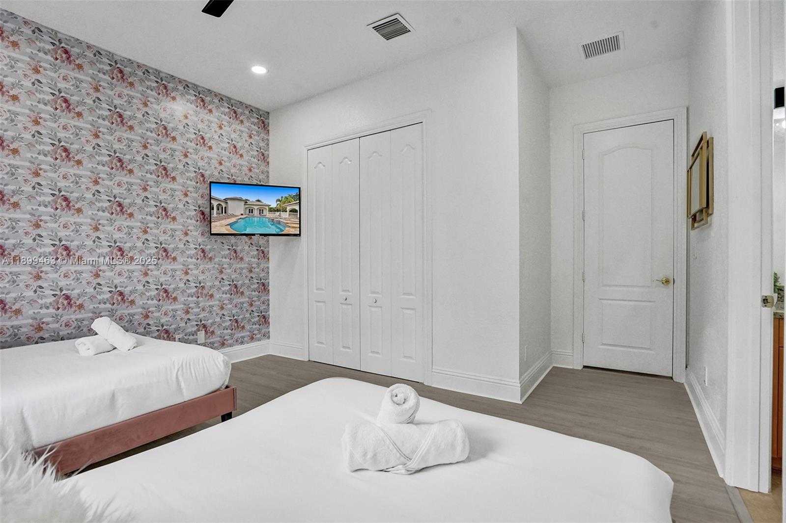 Small Image of 13751 PINE MEADOW CT, Davie Number 64